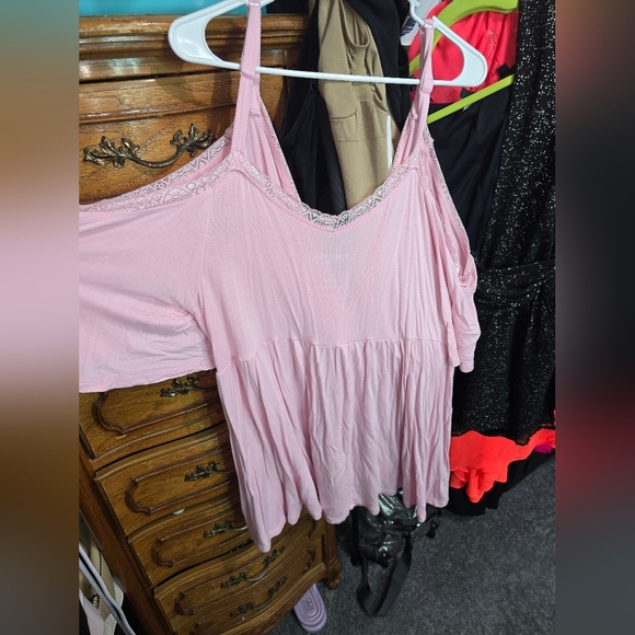 🍂🍁Torrid 3x Babydoll Super Soft Surplice Lace Trim Cold Shoulder Top - Picture 6 of 6